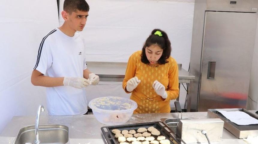 Yozgat’ta Özel Çocuklar Pasta Yaparak Hünerlerini Sergiledi