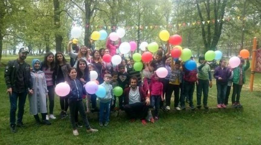 D&uuml;zce'de M&uuml;lteci &Ccedil;ocuklar I&ccedil;in Kardeşlik Projesi