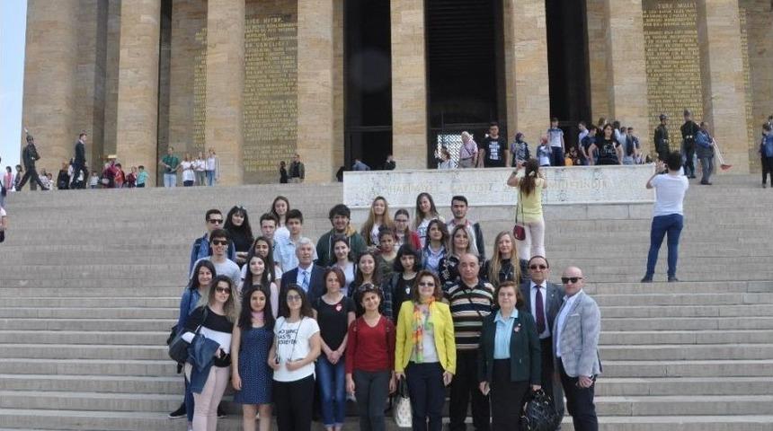 Tev&rsquo;in Burslu &Ouml;ğrencileri Anıtkabir&rsquo;i Ziyaret Etti