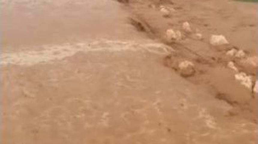 Hilvan&rsquo;ı Dolu Ve Sel Vurdu