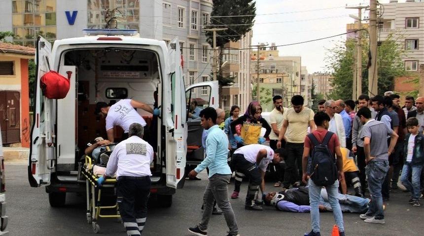 Otomobil Motosiklete Çarptı:2 Yaralı