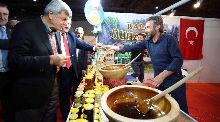 İbrahim Karaosmanoğlu, Rize Tanıtım G&uuml;nlerine Katıldı