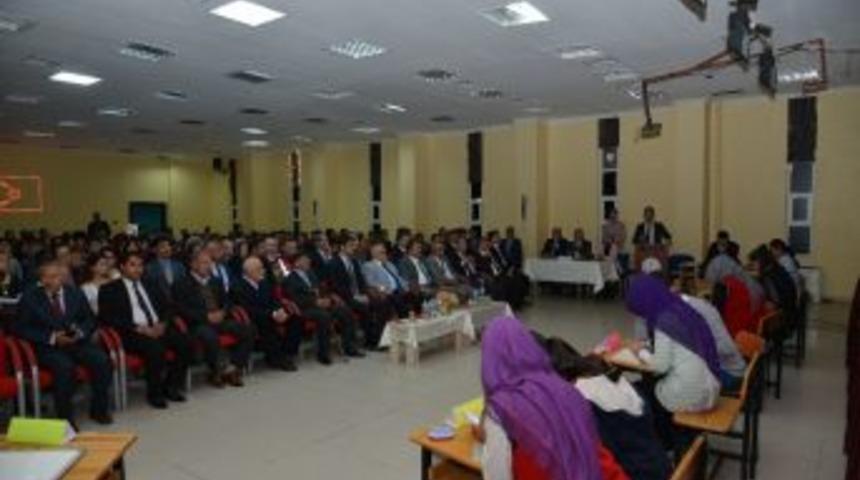 Vali Necati Şent&uuml;rk &Ouml;ğrencilerle Buluştu