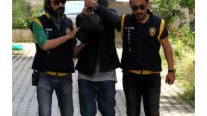 &Ccedil;aldığı Telefondan &Ccedil;ektiği Fotoğraf Yakalattı