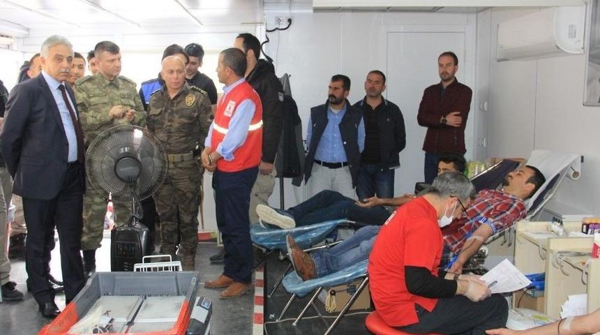 Vali Toprak&rsquo;tan Kan Bağışına Destek