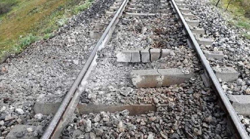 Bing&ouml;l'de Tren Ge&ccedil;işi Sırasında Patlama
