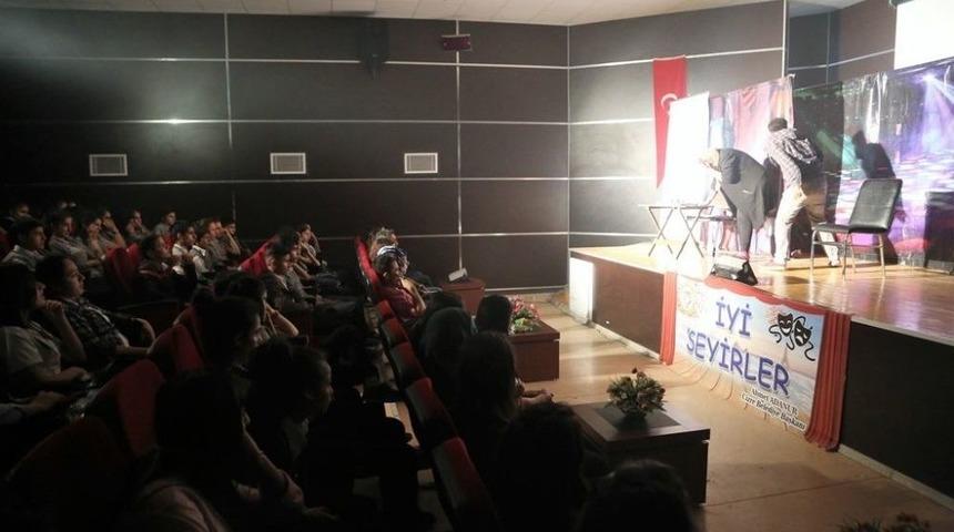 Cizre&rsquo;de &lsquo;pembe Aslında Siyahtır&rsquo; Oyunu İlgi G&ouml;rd&uuml;