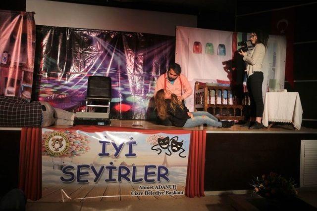 Cizre&rsquo;de &lsquo;pembe Aslında Siyahtır&rsquo; Oyunu İlgi G&ouml;rd&uuml; 1