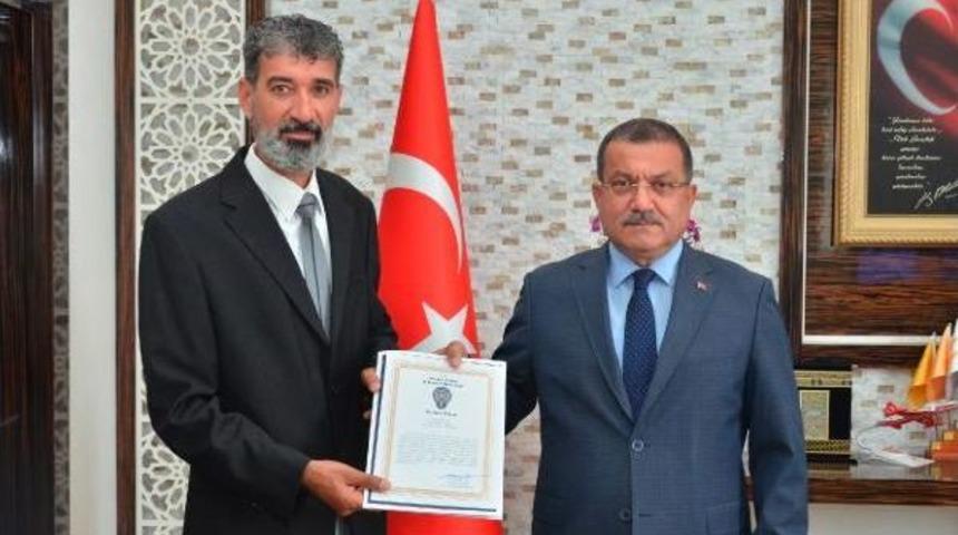 Kapka&ccedil; Mağduru Kızı Sınava Yetiştiren Polise &Ouml;d&uuml;l