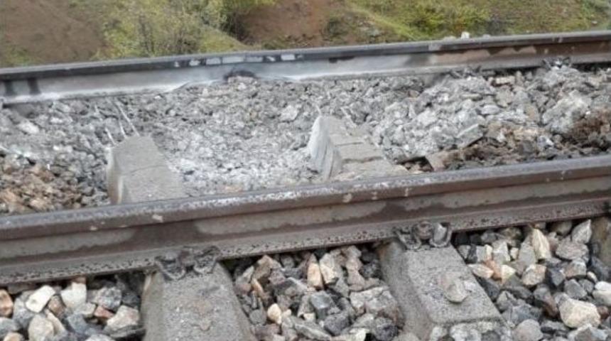 Bing&ouml;l&rsquo;de Tren Ge&ccedil;işi Sırasında Patlama