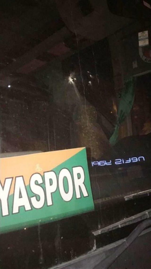 Alanyaspor Otobüsüne Konya’da Taşlı Saldırı