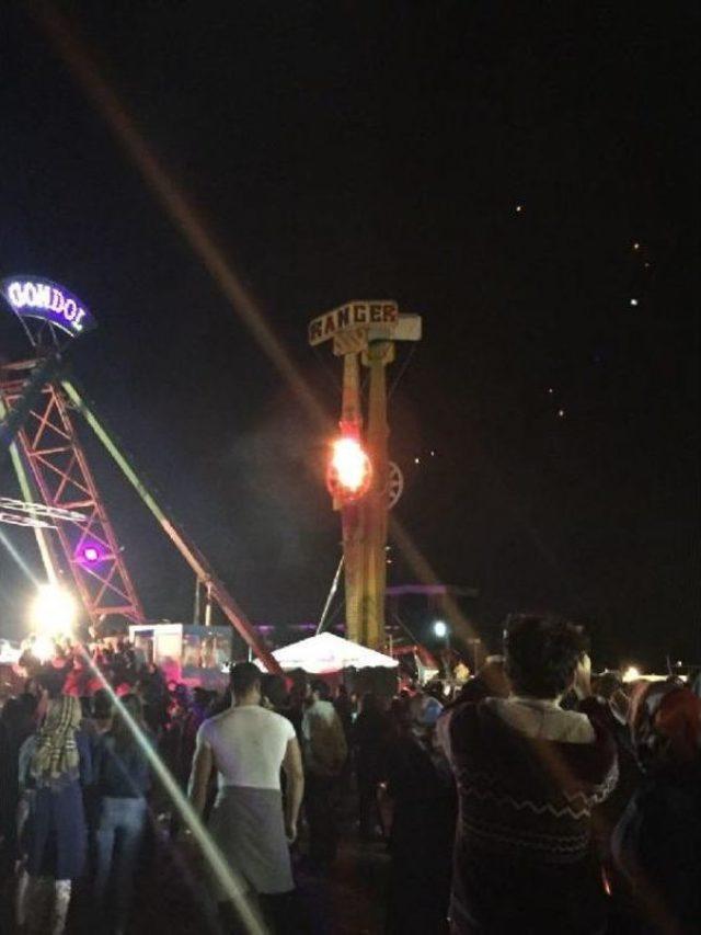 &Uuml;niversite Kamp&uuml;s&uuml;ndeki Konser Alanında Yangın &Ccedil;ıktı 1