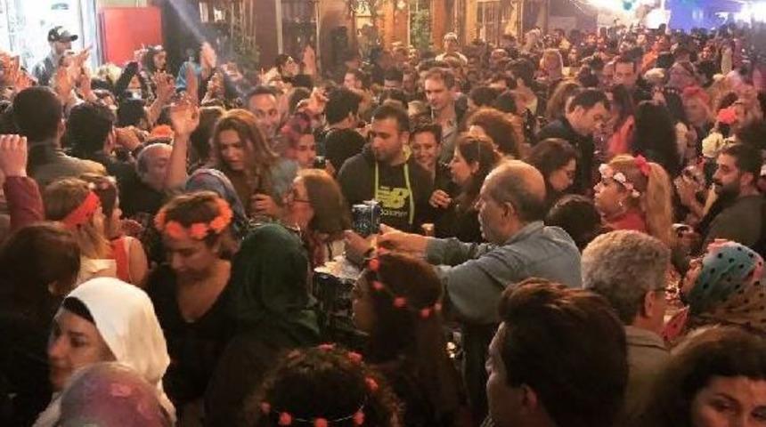 Ahırkapı'da Hıdırellez Şenliklerinde Renkli G&ouml;r&uuml;nt&uuml;ler