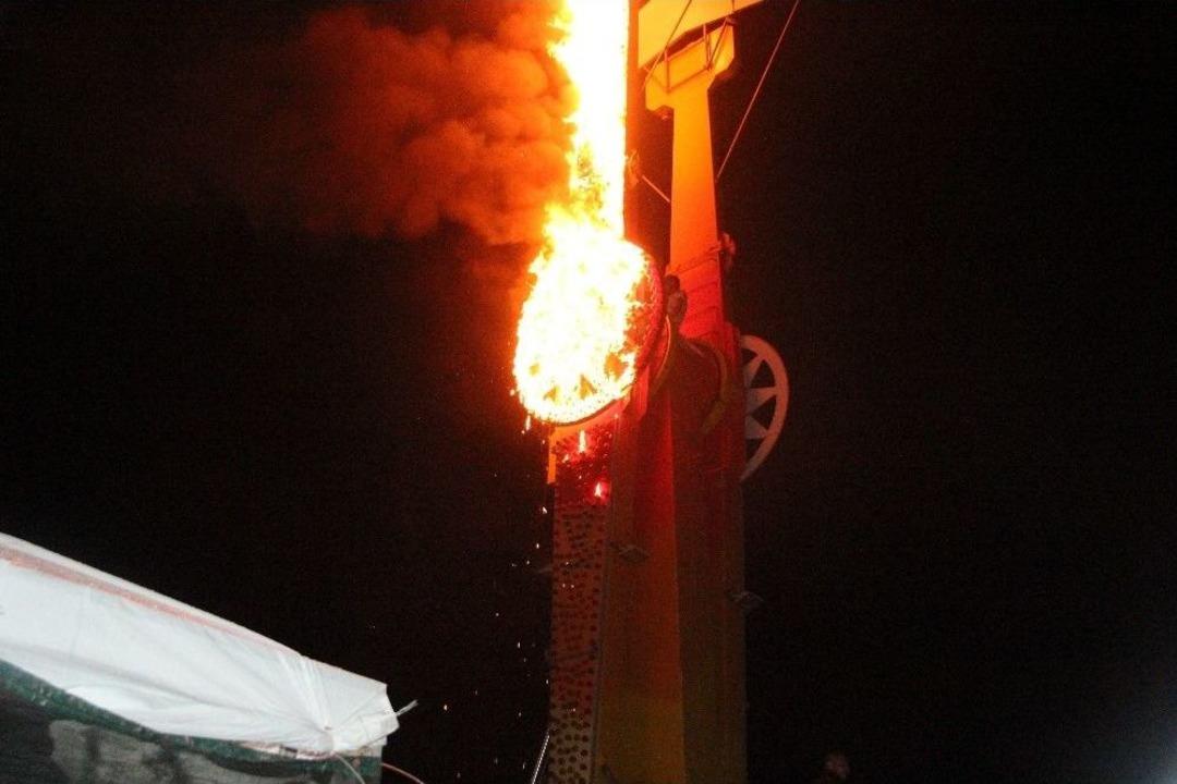 &Uuml;niversite Şenliğinde G&ouml;r&uuml;nmez Kaza; 40 Kişinin İ&ccedil;inde Bulunduğu Ranger Alev Aldı