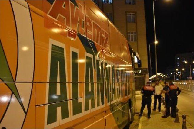 Aytemiz Alanyaspor Takım Otobüsüne Saldırı