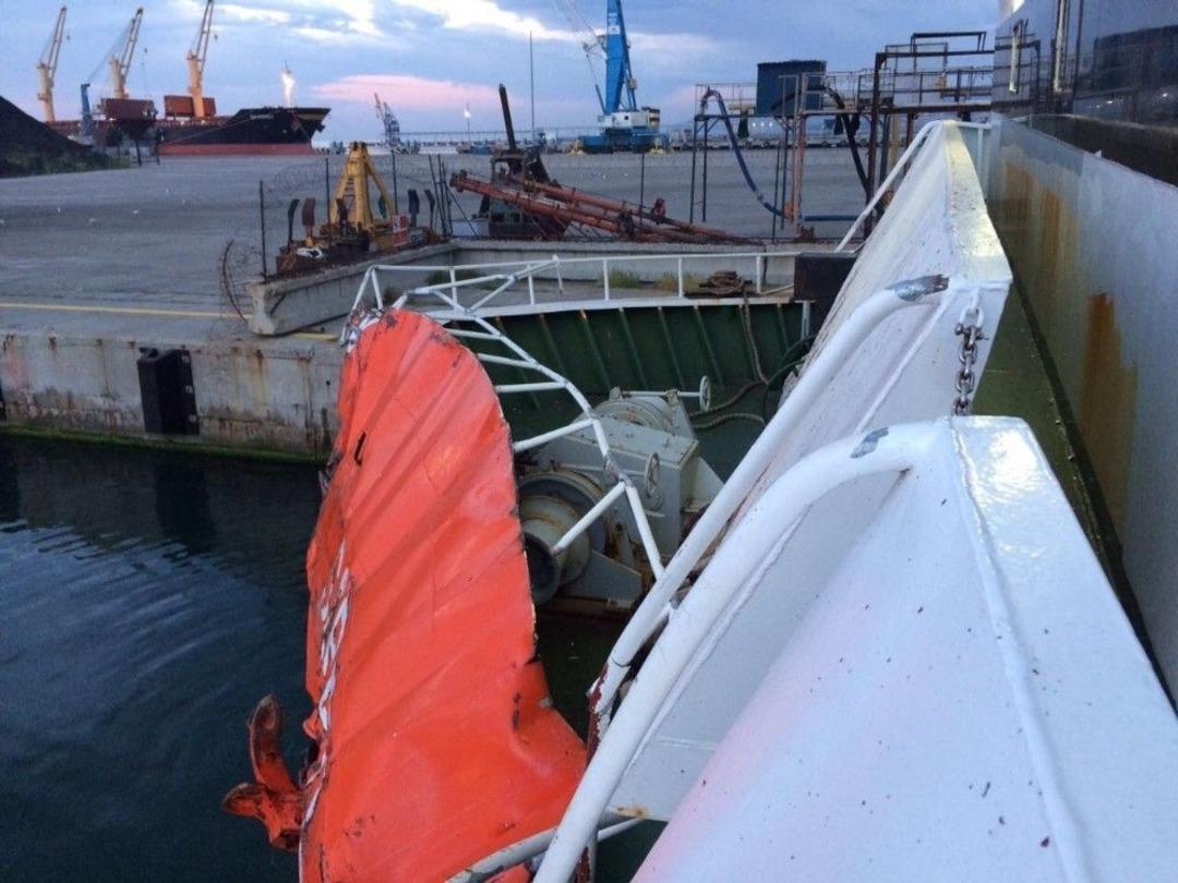 Feribotla Gemi &Ccedil;arpıştı