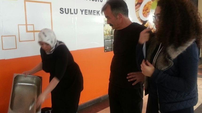 Artan Yemekler Hayvan Barınağına