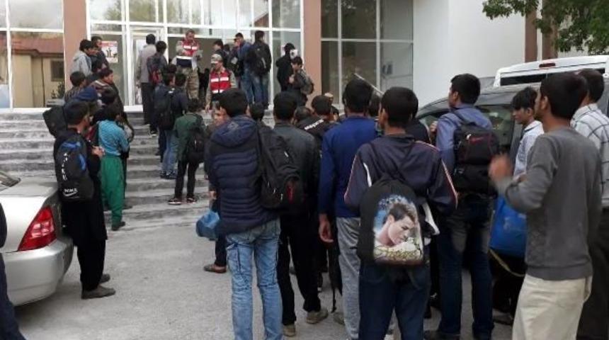 Erzincan'da 104 Ka&ccedil;ak Yakalandı