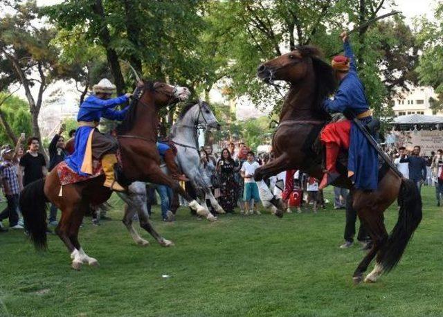 Altın Ok Festivali'ne Renkli Açılış