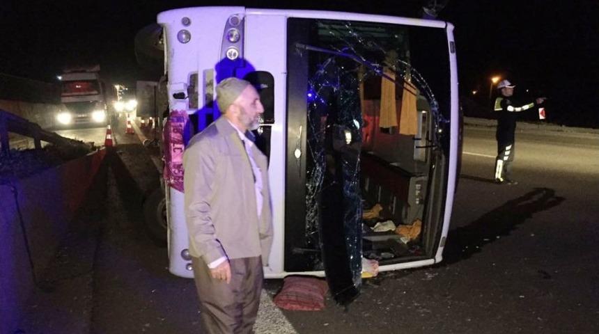 Geziye Giden Midib&uuml;s Devrildi: 23 Yaralı