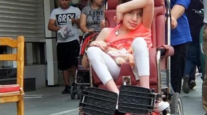 Tedavi G&ouml;ren Kızının Ulaşım Sorununun &Ccedil;&ouml;z&uuml;lmesini Istiyor