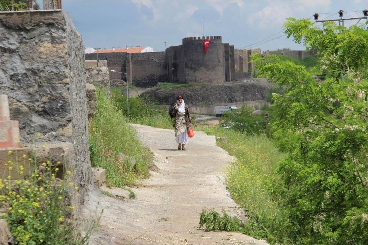Kabir Ziyareti İ&ccedil;in Para Toplayarak Yol Yaptılar