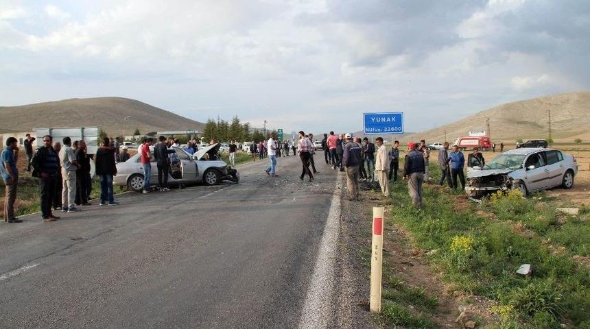 Konya&rsquo;da Trafik Kazası: 10 Yaralı