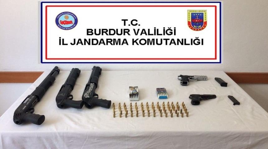 Eğlence Mekanında Silah Ve Silahlara Ait Mermiler Ele Ge&ccedil;irildi