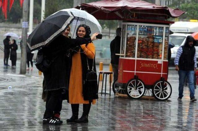 İstanbul'da Bahar Yağmuru Etkili Oluyor