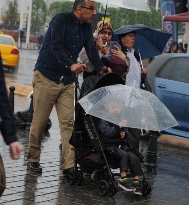 İstanbul'da Bahar Yağmuru Etkili Oluyor