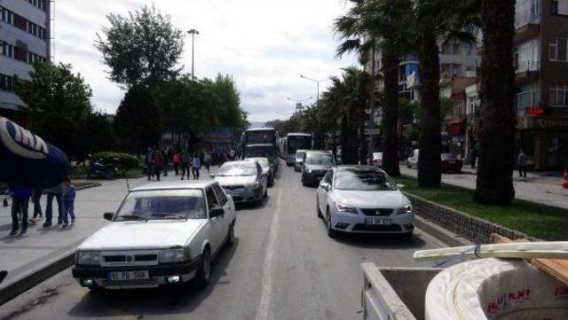 Çanakkale'de Feribot Iskelesinde Araç Kuyruğu