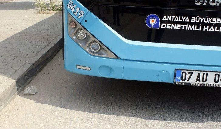 Antalya’da Kartsız Yolcu, Otobüsü Taşladı G3