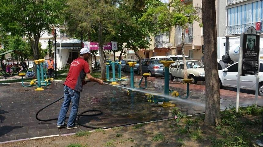 Şehzadeler&rsquo; De Tozlu Sokaklar Yıkanıyor