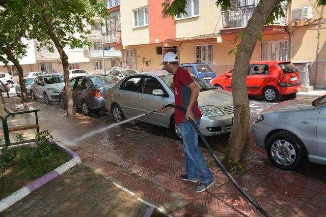 Şehzadeler’ De Tozlu Sokaklar Yıkanıyor