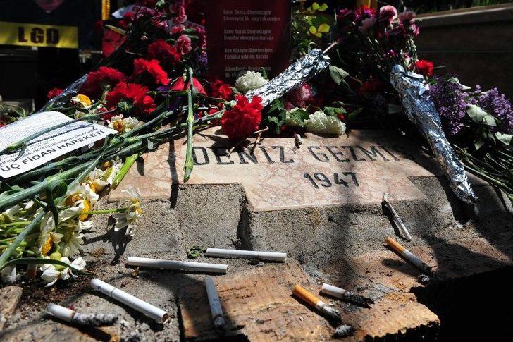 Deniz Gezmiş Ve Arkadaşları Mezarı Başında Anıldı G1