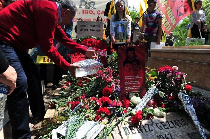 Deniz Gezmiş Ve Arkadaşları Mezarı Başında Anıldı G3