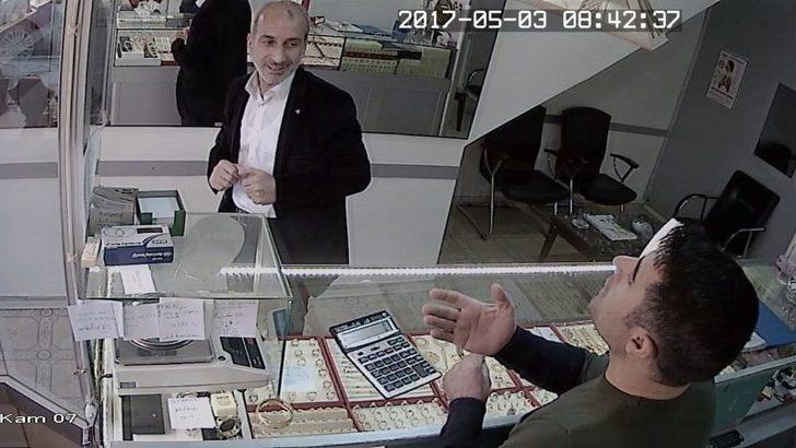 Yaşlı Dolandırıcının Rahatlığı G4