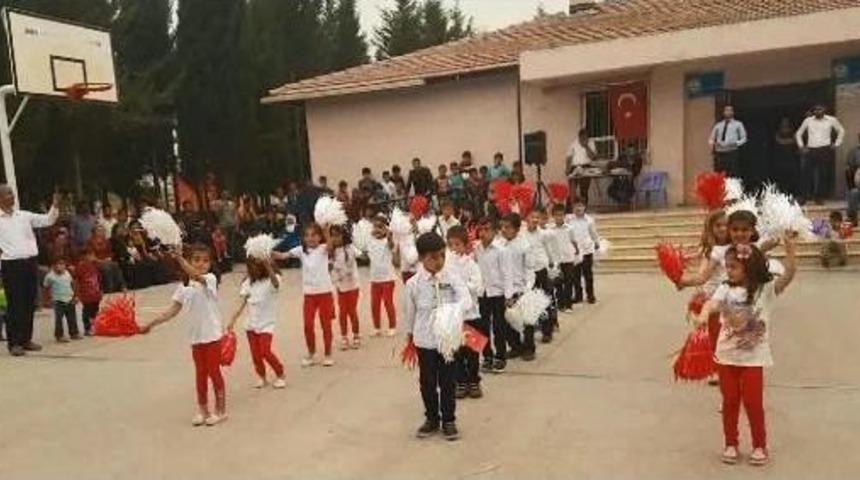 &Ccedil;adırlı K&ouml;y&uuml;'nde 23 Nisan Kutlaması Sosyal Medyayı Salladı