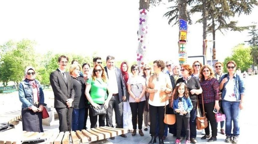 Kadın Eli Değiyor Biga Renkleniyor