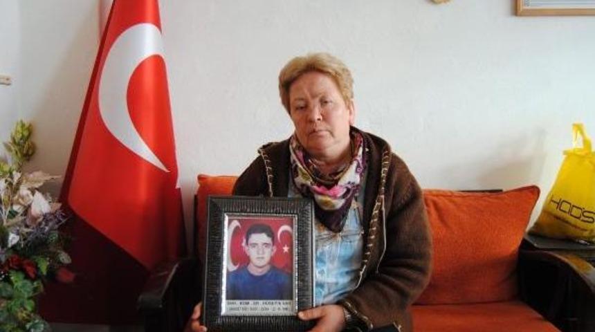 Şehit Annesi, Ruhsatsız Evinin Yıkılmasına Tepki Gösterdi