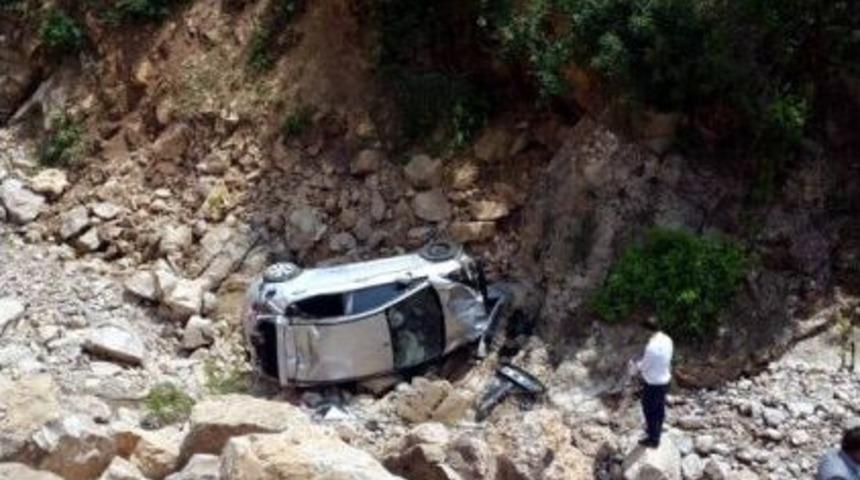 Otomobil Şarampole Yuvarlandı: 1 Yaralı