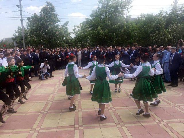 Başbakan Yıldırım, Gagavuz Halkı Tarafından T&uuml;rk Bayrakları İle Karşılandı 2