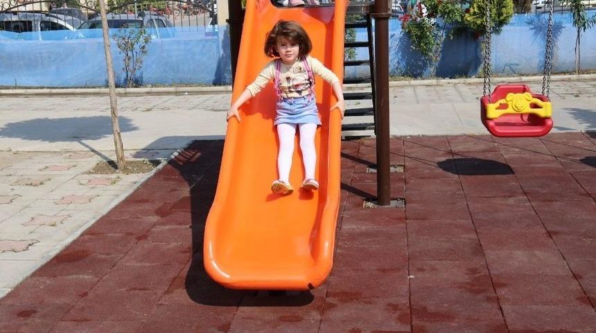 Turgutlu Yeni &Ccedil;ocuk Parklarıyla Renkleniyor