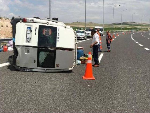 Tarım Işçilerini Taşıyan Minibüs Devrildi: 10 Yaralı