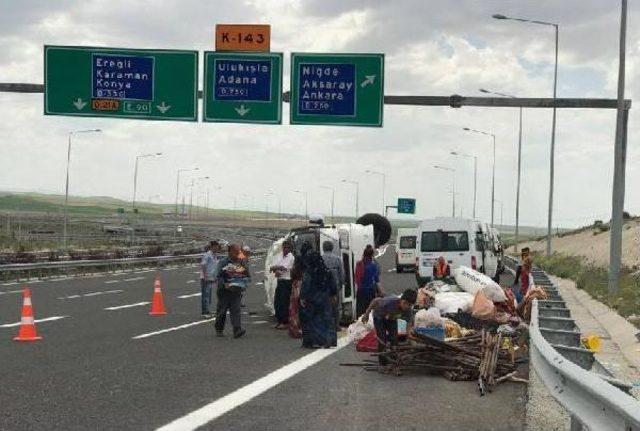 Tarım Işçilerini Taşıyan Minibüs Devrildi: 10 Yaralı