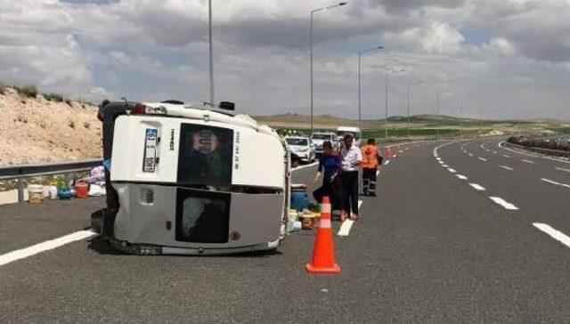 Tarım Işçilerini Taşıyan Minibüs Devrildi: 10 Yaralı