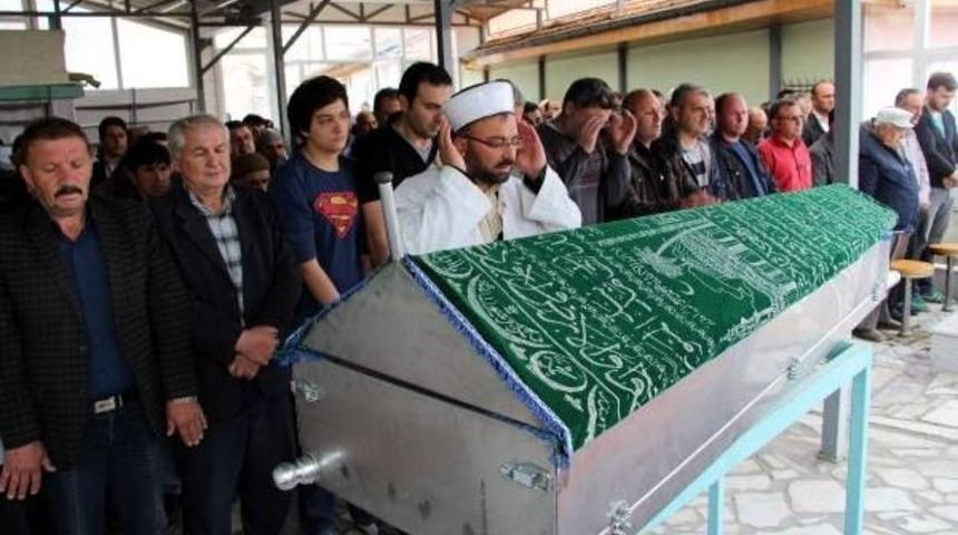 Sınıfta Arkadaşının &Ouml;ld&uuml;rd&uuml;ğ&uuml; Nil&uuml;fer Toprağa Verildi