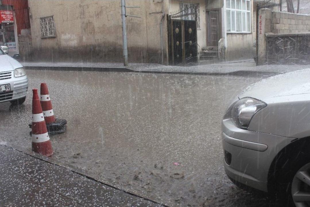 Ağrı&rsquo;da Dolu Yağışı Etkili Oldu