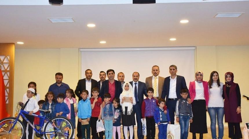 Genç’te Güzel ’sure’ Okuyan Öğrenciler Ödüllendirildi