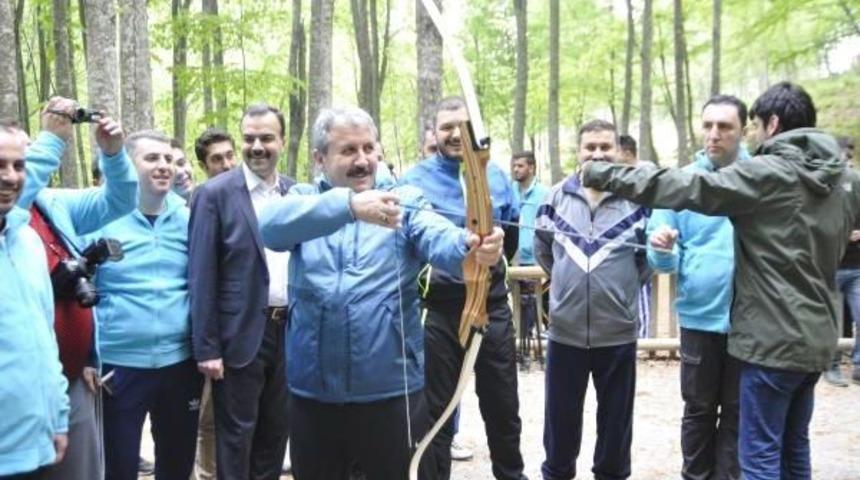 Mustafa Destici Kampta Futbol Oynadı, Ok Attı